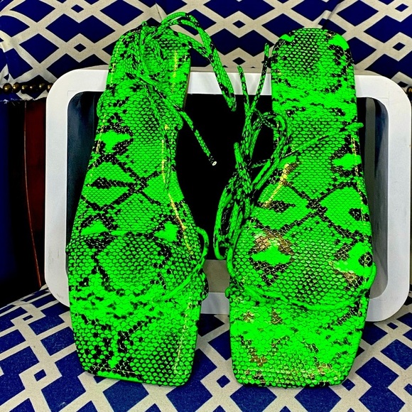 Neon green black snake strappy square toe flat wrap around sandals sz 10(EU 42) - Picture 1 of 3